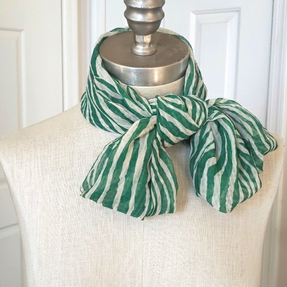 Vintage Accessories - VINTAGE Silk Scarf Rectangle Green White Animal Print Tiger Zebra